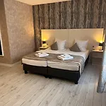 Hotel Novel